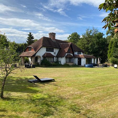 Chichester Retreat With Large Private Mature Garden Exterior photo