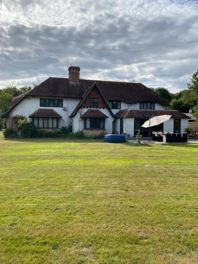 Chichester Retreat With Large Private Mature Garden Exterior photo