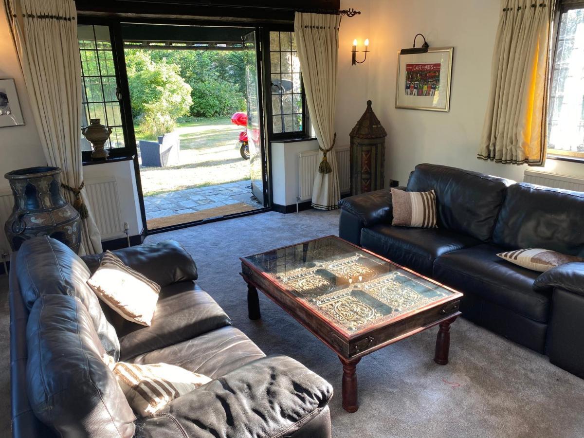 Chichester Retreat With Large Private Mature Garden Exterior photo