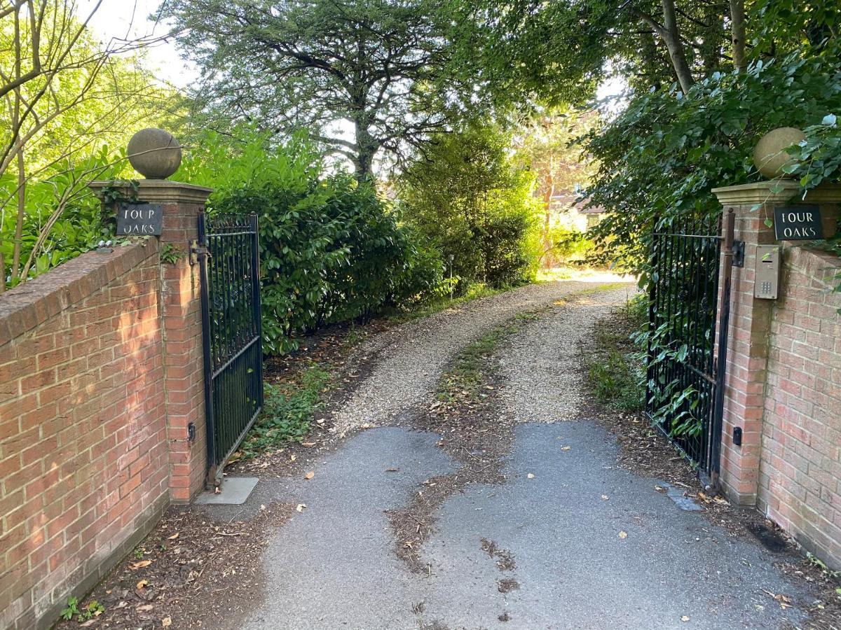 Chichester Retreat With Large Private Mature Garden Exterior photo
