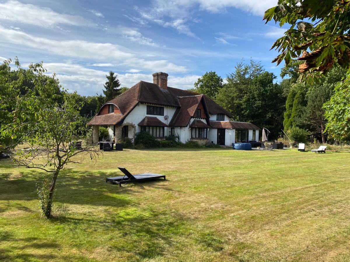 Chichester Retreat With Large Private Mature Garden Exterior photo