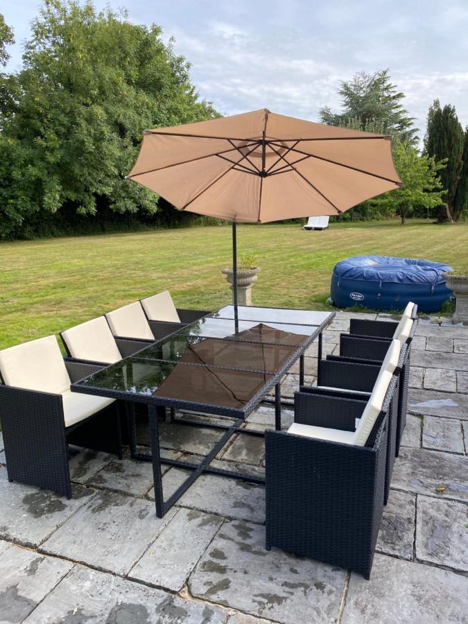 Chichester Retreat With Large Private Mature Garden Exterior photo