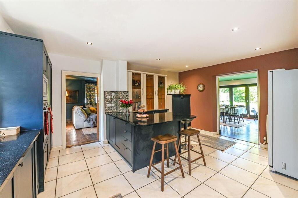 Chichester Retreat With Large Private Mature Garden Exterior photo